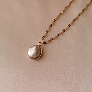 Butter pearl medallion| μαργαριταρένιο μενταγιόν σε ατσάλινη αλυσίδα - μαργαριτάρι, επιχρυσωμένα, ατσάλι