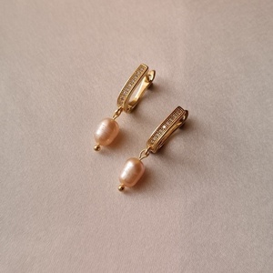 Pearl earrings_ pink edition - μαργαριτάρι, επιχρυσωμένα, ατσάλι, καρφάκι