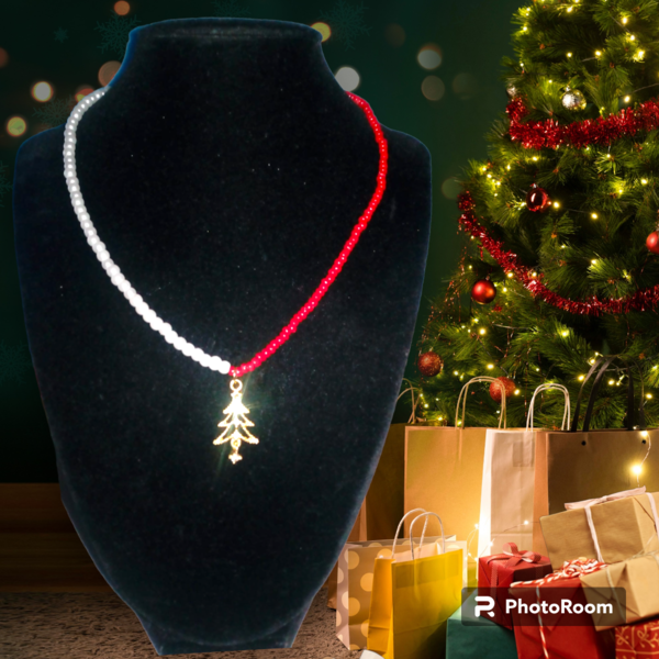 Χειροποιητο Κολιε με λευκες περλες και μπορντοκοκκινες τσεχικες χαντρες και ατσαλινο χρυσο δεντρακι με ζιργκονακια - γυαλί, χάντρες, κοσμήματα, χριστουγεννιάτικα δώρα, δέντρο - 2