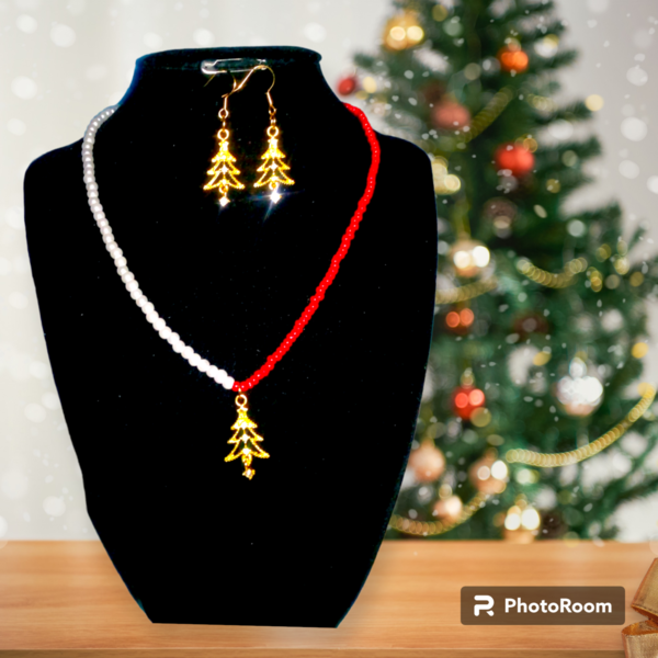 Χειροποιητο Κολιε με λευκες περλες και μπορντοκοκκινες τσεχικες χαντρες και ατσαλινο χρυσο δεντρακι με ζιργκονακια - γυαλί, χάντρες, κοσμήματα, χριστουγεννιάτικα δώρα, δέντρο - 3