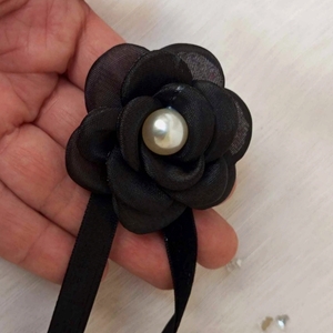 Μαύρο τσόκερ με μαύρο λουλούδι - ύφασμα, λουλούδι, δώρα επετείου, πέρλες, αγ. βαλεντίνου - 3