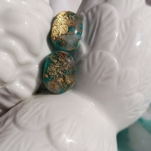 Σκουλαρίκια Οβάλ σε σμαραγδί, λευκό και φύλλα χρυσού από πολυμερικό πηλό 1,6 εκ. καρφωτά - χρυσό, πηλός, καρφάκι