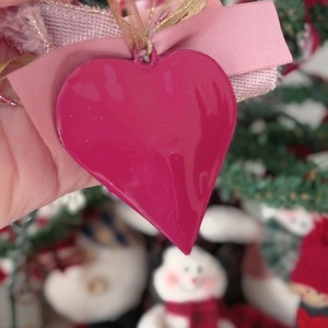 Γούρι 2024 μεταλλική κόκκινη καρδιά 6*7εκ. - γούρι, καρδιά, μέταλλο, χριστουγεννιάτικα δώρα - 3