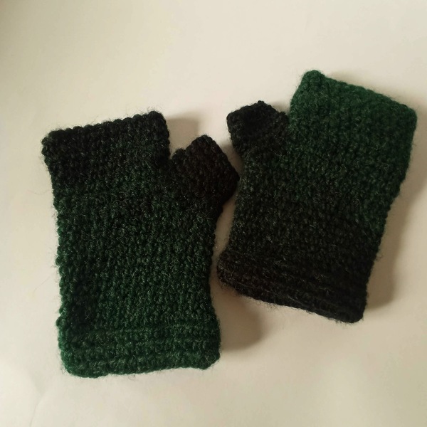Χειροποίητα γάντια πλεγμένα με βελονάκι δίχρωμα σε σκούρο πράσινο και μαύρο - ακρυλικό, χειροποίητα - 3