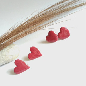Σκουλαρίκια από πολυμερικό πηλό σε σχήμα καρδιάς - πηλός, μικρά, ατσάλι, πέρλες, φθηνά