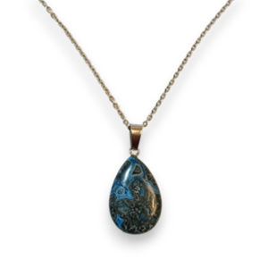 Ατσάλινο κολιέ σε ασημί χρώμα με φυσική πέτρα μπλε αχάτη. - ημιπολύτιμες πέτρες, αχάτης, κοντά, ατσάλι, μενταγιόν