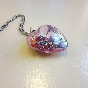 Μενταγιόν καρδιά floating με πολύχρωμα κρυσταλλάκια από υγρό γυαλί-Αντίγραφο - γυαλί, κοσμήματα, αγ. βαλεντίνου, δώρα για γυναίκες, μενταγιόν - 3