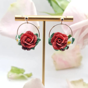 Χειροποίητο σκουλαρίκι στεφανάκι λουλουδιών με ροζ επιχρυσωμένο ασήμι 925 και πολιμερικό πηλό | floral ανοιξιάτικο μοναδικό πράσινο κόκκινο λευκό κίτρινο - επιχρυσωμένα, ασήμι 925, boho, νυφικά, πολυμερικό πηλό