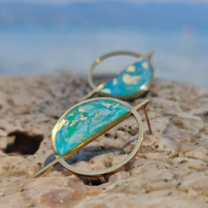 Χειροποίητο minimal Κυκλικό καρφωτό σκουλαρίκι σε χρώματα της θάλασσας |ατσάλι πολιμερικός πηλός υγρό γυαλί επιχρυσωμένο γαλάζιο μπλε - minimal, καρφωτά, ατσάλι, φθηνά, πολυμερικό πηλό - 2