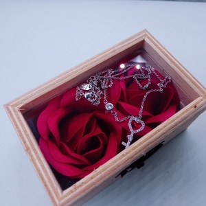 Κουτί με τριαντάφυλλα κολιέ και σκουλαρίκια - ξύλο, ατσάλι, ζιργκόν, σετ δώρου, σετ κοσμημάτων - 5