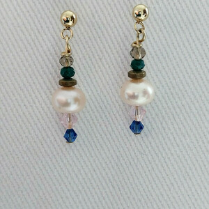 Σκουλαρίκια "Pearls Elegance" - multi, φυσικό μαργαριτάρι, ανοξείδωτο ατσάλι, επίχρυσο - ημιπολύτιμες πέτρες, μαργαριτάρι, επιχρυσωμένα, μικρά, ατσάλι - 4