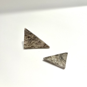 Aggalis Textured Grey & Black Triangles Χειροποίητα Καρφωτά Σκουλαρίκια Πολυμερικού Πηλού Γκρι & Μαύρο - πηλός, ατσάλι - 4
