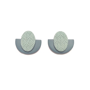 Μεγάλα κουμπωτά σκουλαρίκια με ανάγλυφο σχέδιο - πηλός, minimal, ατσάλι, μεγάλα