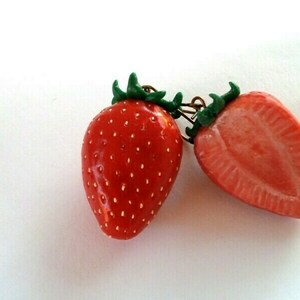 Φράουλες σκουλαρίκια από πολυμερή πηλό - πλαστικό, πηλός, γάντζος