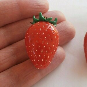 Φράουλες σκουλαρίκια από πολυμερή πηλό - πλαστικό, πηλός, γάντζος - 2