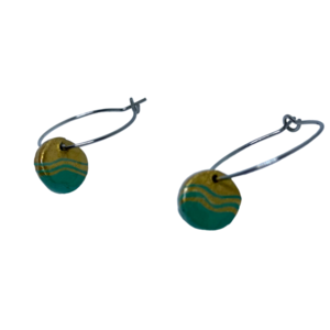 “Turquoise & Golden Dots” Earrings - Χειροποίητα σκουλαρίκια από πηλό ζωγραφισμένα στο χέρι (1 εκ. διάμετρος, ανοξείδωτο υποαλλεργικό ατσάλι, πηλός, στρογγυλά) - πηλός, μικρά