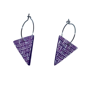 “Purple Triangles” Earrings - Χειροποίητα σκουλαρίκια από πηλό ζωγραφισμένα στο χέρι (2,5 εκ. μήκος, ανοξείδωτο υποαλλεργικό ατσάλι, πηλός, τρίγωνα) - πηλός, μακριά, μεγάλα - 2
