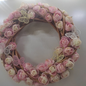 Στεφάνι μπαμπού 30εκΧ 30εκ με υφασμάτινα ρόζ -άσπρα τριαντάφυλλα και άσπρες- ρόζ πεταλούδες - στεφάνια - 3