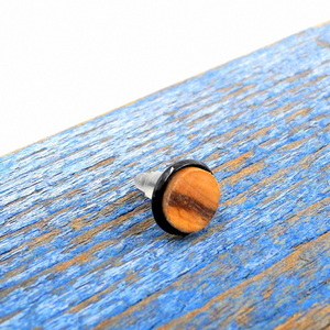 Σκουλαρίκι ανδρικό αυτιού χειροποίητο μοναδικό απο ξύλο ελιάς_022 , Ø 0,9 εκ. - ξύλο, minimal, καρφωτά - 2