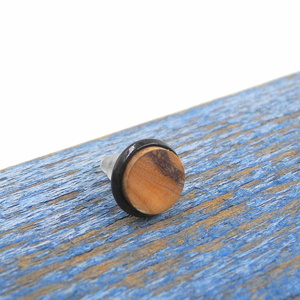 Σκουλαρίκι ανδρικό αυτιού χειροποίητο μοναδικό απο ξύλο ελιάς_029 , Ø 0,9 εκ. - ξύλο, minimal, καρφωτά - 2