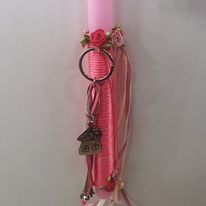 Λαμπάδα 30εκΧ7εκ αρωματική στρογγυλή ρόζ με μεταλλικό μπρελόκ σπίτι και δερμάτινα χρωματιστά κορδόνια - κορίτσι, λαμπάδες, για ενήλικες, για εφήβους - 2