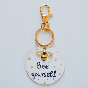 Πασχαλινή λαμπάδα με στρογγυλό κίτρινο κερί ύψους 25 εκ. στολισμένη με ένα μπρελόκ - μέλισσα που γράφει "Bee yourself" - λαμπάδες, για εφήβους - 2