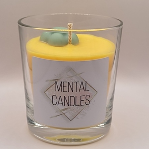 Χειροποίητο κερί κίτρινο με άρωμα μάγκο-ανανά σε γυάλινο ποτήρι 8εκ Χ8εκ με πράσινη κέρινη μαργαρίτα - αρωματικά κεριά