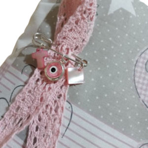 Μαξιλάρι με παραμάνα φυλακτό με ματάκι για νεογέννητα κοριτσάκι σε γκρι-ροζ ( 22 χ 22 εκ.) - κορίτσι, βρεφικά, δώρα για παιδιά, διακοσμητικό παιδικού δωματίου - 2
