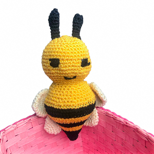 Ροζ πλεκτό καλάθι «πλέκτη μελισσούλα». Διαστάσεις : Καλάθι: 19*15 εκ. - Μελισσούλα: 20*11 εκ. - κορίτσι, για παιδιά, ζωάκια - 4