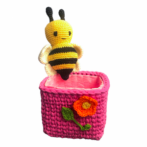 Ροζ, τετράγωνο πλεκτό καλάθι «μελισσούλα». Διαστάσεις : Καλάθι: 14*14 εκ. - Μελισσούλα: 18*10 εκ. - κορίτσι, για παιδιά, ζωάκια - 2