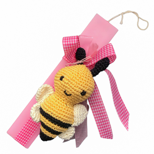 Ροζ λαμπάδα με πλέκτη μελισσούλα. - Διαστάσεις λαμπάδας: 25*4,5*1,7 εκ. - κορίτσι, λαμπάδες, για παιδιά, ζωάκια, παιχνιδολαμπάδες - 2