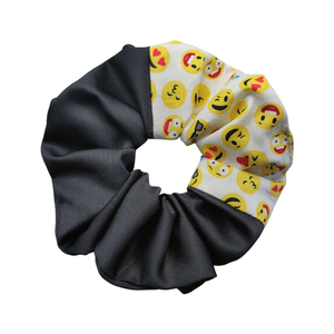 Χειροποίητο scrunchy - Διπλό ύφασμα - Μαύρο σατέν - Emojis - ύφασμα, λαστιχάκια μαλλιών, σατεν scrunchies, satin scrunchie