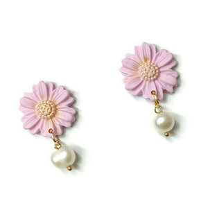 Flowers and pearls - Σκουλαρίκια μαργαρίτες από ροζ πηλό και μαργαριτάρια - μαργαριτάρι, επιχρυσωμένα, πηλός, λουλούδι, ατσάλι - 3