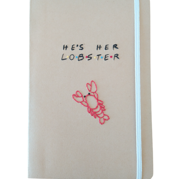 Κεντημένο τετράδιο Α5 ενός θέματος με θέμα από τα Φιλαράκια "he's her lobster" - τετράδια & σημειωματάρια