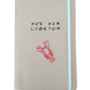 Κεντημένο τετράδιο Α5 ενός θέματος με θέμα από τα Φιλαράκια "he's her lobster" - τετράδια & σημειωματάρια