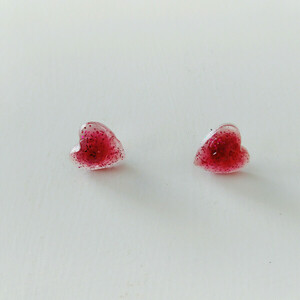 Σκουλαρίκια "Hearts" - κοκκινο, ρητίνη, ανοξείδωτο ατσάλι - μικρά, plexi glass, ατσάλι - 5