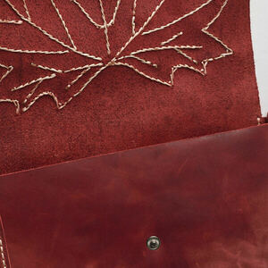 Γυναικεία χειροποίητη τσάντα ταχυδρόμου Toya από δέρμα σε κόκκινο χρώμα - δέρμα, ώμου, χιαστί, all day, μικρές - 4