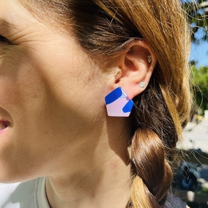 Ftery Blue & Pink Organic Polygonal Earrings Χειροποίητα Πολυγωνικά Καρφωτά Σκουλαρίκια Πολυμερικού Πηλού Μπλε & Ροζ - πηλός, ατσάλι, μεγάλα - 4