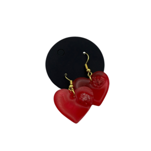 Σκουλαρικι σε σχημα καρδιας με γεμισμα ρητινης και αποξηραμενου λουλουδιου σε χρωμα κοκκινο, 2cm*2.5cm - γυαλί, λουλούδι, γάντζος