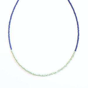 Κολιέ κοντό με δύο χρώματα μπλε royal και ανοιχτό πράσινο κιμωλίας - γυαλί, κοντά, ατσάλι, μπλε χάντρα, φθηνά