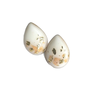 ''White drop'' καρφωτά σκουλαρίκια σε λευκό χρώμα από υγρό γυαλί. - vintage, γυαλί, σταγόνα, μικρά, ατσάλι