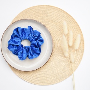 Χειροποίητο scrunchie: μπλε crushed velour - ύφασμα, λαστιχάκια μαλλιών - 2
