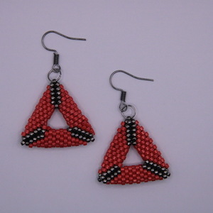 Κρεμαστά σκουλαρίκια από χάντρες με σχέδιο τρίγωνο, με κόκκινο και μαύρο χρώμα, 2,5 cm - χάντρες, μικρά, ατσάλι, boho, φθηνά
