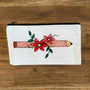 Υφασμάτινη κασετίνα/νεσεσέρ για την δασκάλα ζωγραφισμένη στο χερι με θέμα μολύβι - ύφασμα, καλλυντικών, προσωποποιημένα - 2