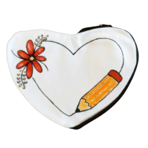Υφασμάτινη κασετίνα/νεσεσέρ σε σχήμα καρδιάς για την δασκάλα με θέμα μολύβι,λουλουδια - ύφασμα, καρδιά, personalised, καλλυντικών