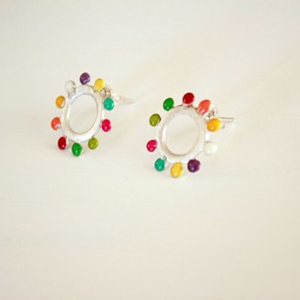 Ασημένια σκουλαρίκια - Κύκλοι με χρωματιστές μπιλίτσες - ασήμι, πολύχρωμο, fashion, χρωματιστό, design, μοντέρνο, ασήμι 925, κύκλος, χειροποίητα, minimal, καρφωτά, μικρά, boho, δώρα για γυναίκες - 4