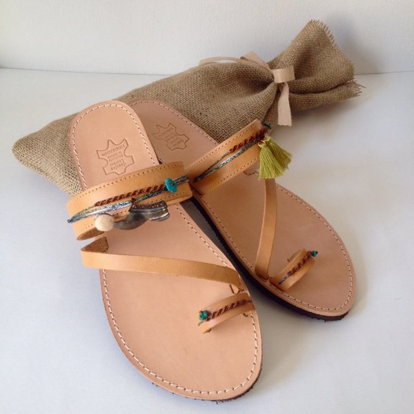 Tsarouhi sandal - boho, charms, chic, δέρμα, ημιπολύτιμες πέτρες, κερωμένα κορδόνια, ορείχαλκος - 2