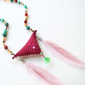 Mayfair necklace, κολιε με φυλαχτο και φτερα - ημιπολύτιμες πέτρες, ύφασμα, αχάτης, chic, ιδιαίτερο, γυναικεία, λάβα, φτερό, φτερό, μακρύ, αιματίτης, χειροποίητα, boho, ροζάριο, ethnic - 3
