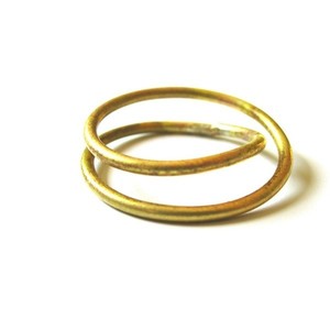 twisted ring| χειροποιητο δαχτυλιδι minimal - chic, μονόχρωμες, fashion, vintage, ιδιαίτερο, μοντέρνο, μέταλλο, χειροποίητα, εντυπωσιακό, minimal, must, μικρά, boho, ευκολοφόρετο, διαχρονικό, μπρούντζος, σταθερά, amano, contemporary, trend, φθηνά