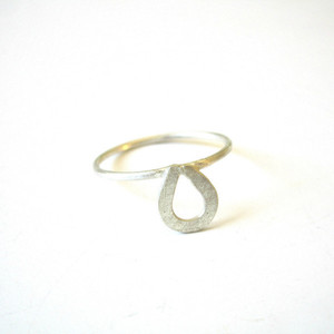 tiny drop ring| χειροποιητο δαχτυλιδι ασημι minimal - chic, μονόχρωμες, fashion, vintage, ιδιαίτερο, μοντέρνο, ασήμι 925, σταγόνα, μέταλλο, χειροποίητα, minimal, must, ασημένια, ασημένια, ευκολοφόρετο, διαχρονικό, amano, contemporary, trend